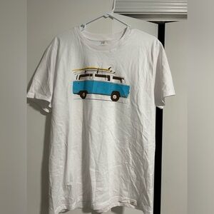 Men’s white graphic T-shirt- size L